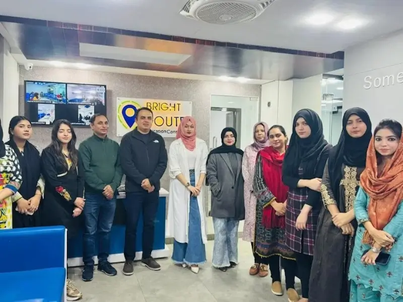 3rd-May-after-scuccessful-study-abroad-expo-team-picture-with10+study-visas